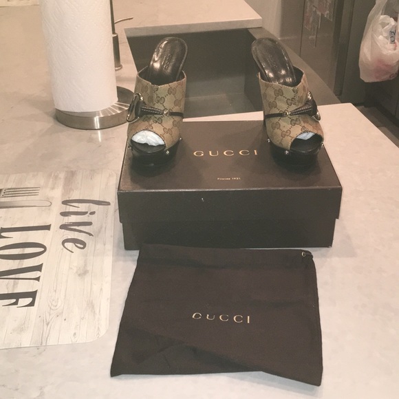 BRAND NEW NEVER WORN GUCCI HEELS - Picture 2 of 7